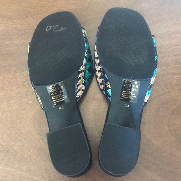 Blue sandals - Picture 3 of 4